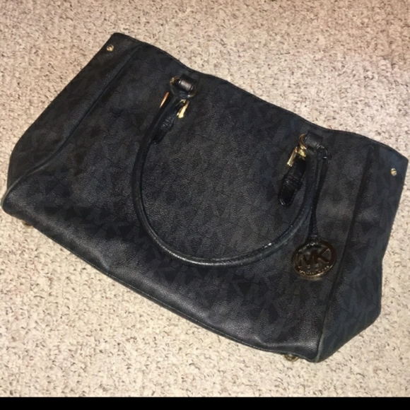 Authentic Michael Kors Purse - Picture 1 of 5